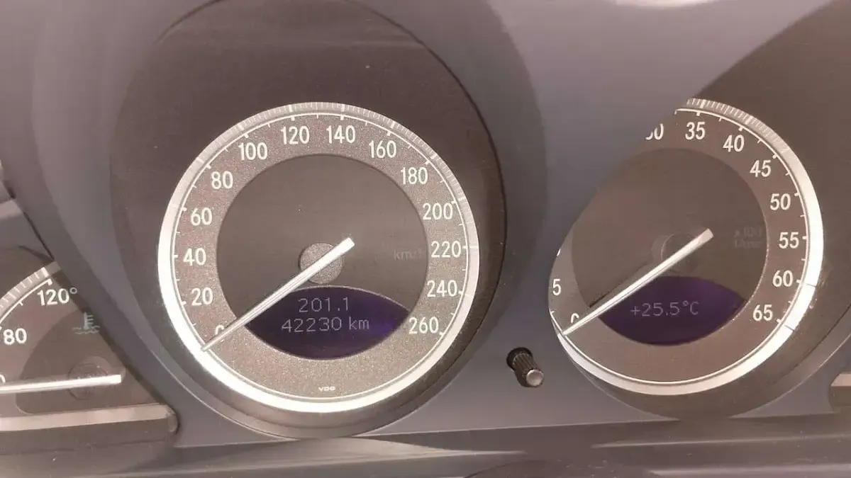 Usata Mercedes SL350 245 CV (180 kW) 2006 Argento Cabrio