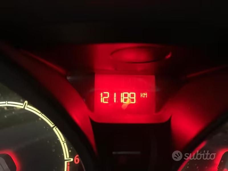 Usata Ford Fiesta Titanium 82 CV (60 kW) 2010 Grigio Utilitaria