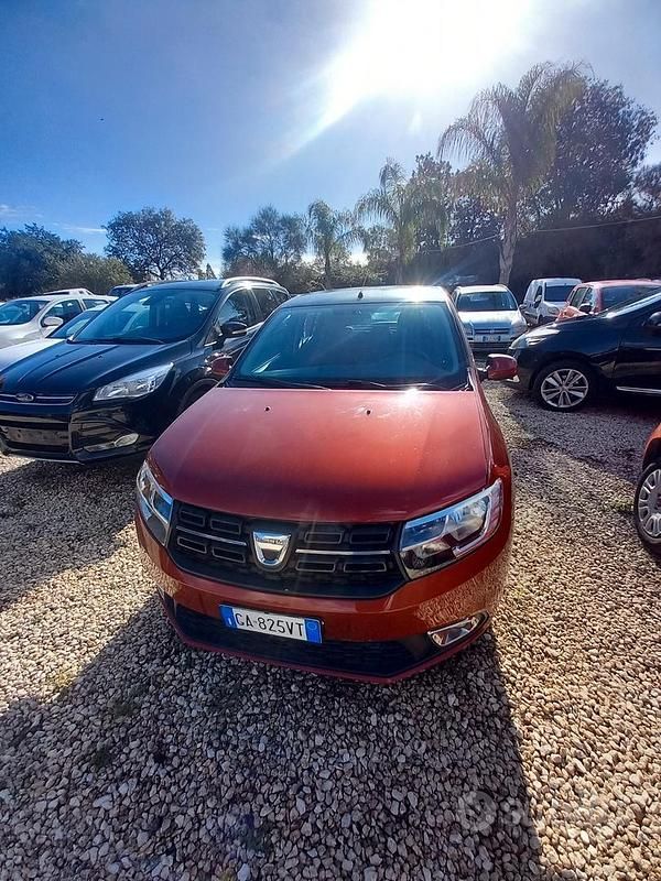 Rosso Usata 2020 Dacia Sandero Acces Tre volumi | 6500 € (Buon prezzo) - Immagine 1/4
