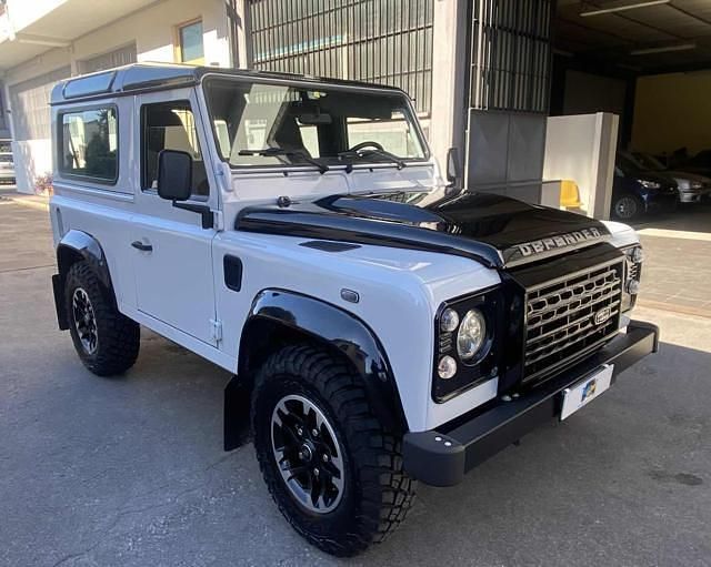 Usata Land Rover Defender Adventure 122 CV (89 kW) 2015 Bianco(met.) SUV