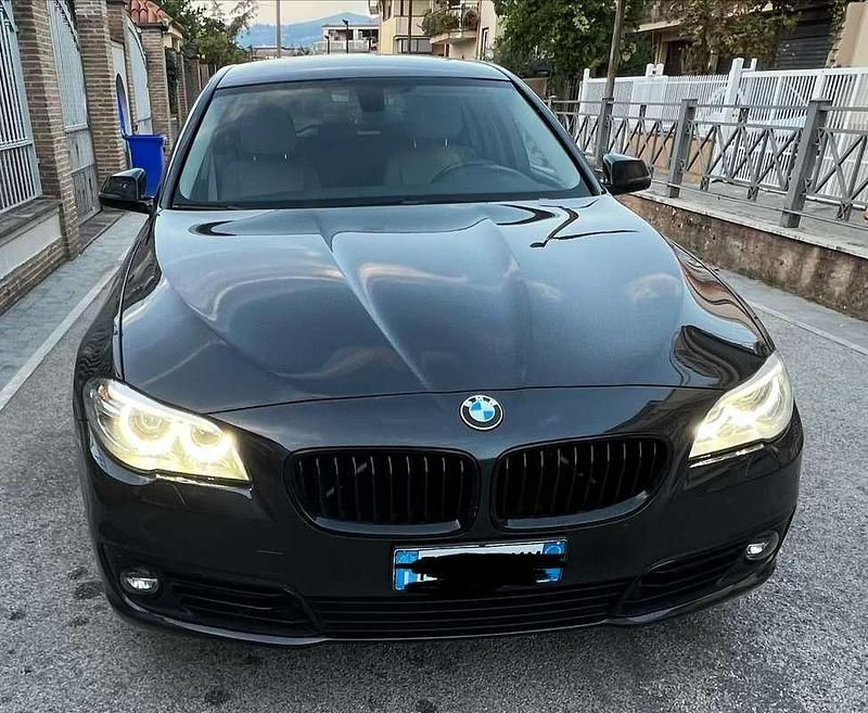 Usata BMW 520 Luxury Line 190 CV (139 kW) 2015 Nero Station wagon
