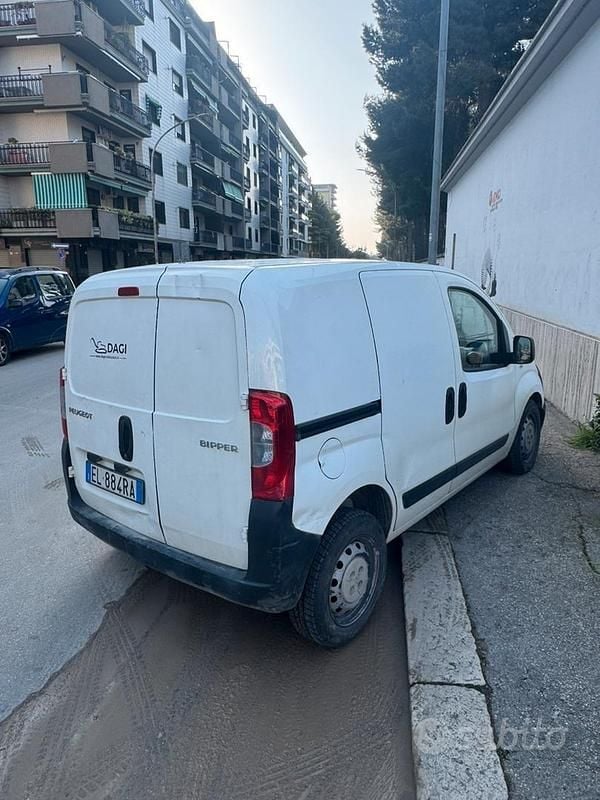 Usata Peugeot Bipper 75 CV (55 kW) 2012 Monovolume