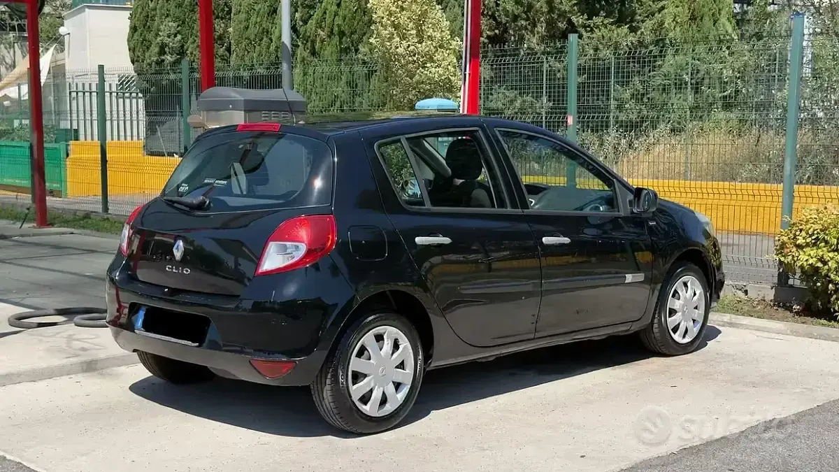 Usata Renault Clio 75 CV (55 kW) 2012 Nero Utilitaria