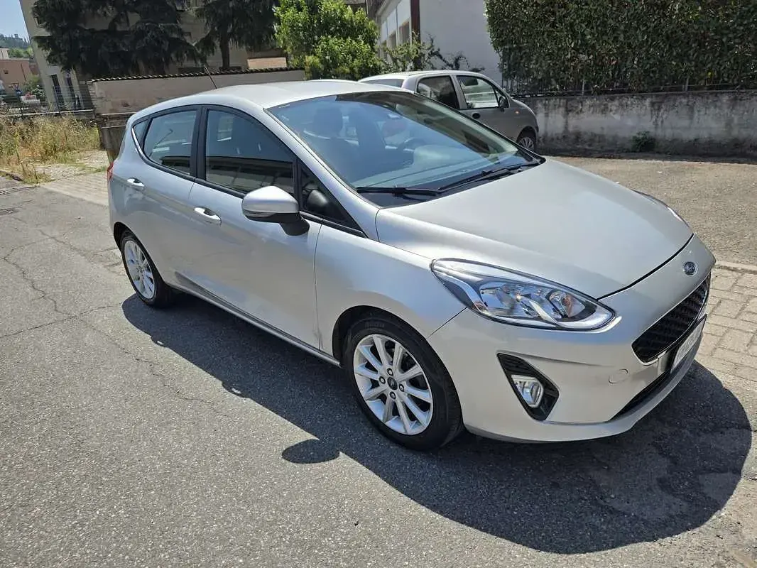 Usata Ford Fiesta 86 CV (63 kW) 2018 Grigio Utilitaria