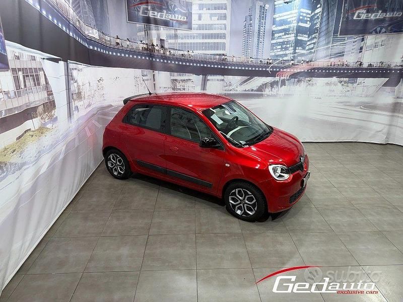 Usata Renault Twingo Urban Night 65 CV (47 kW) 2024 Rosso Utilitaria