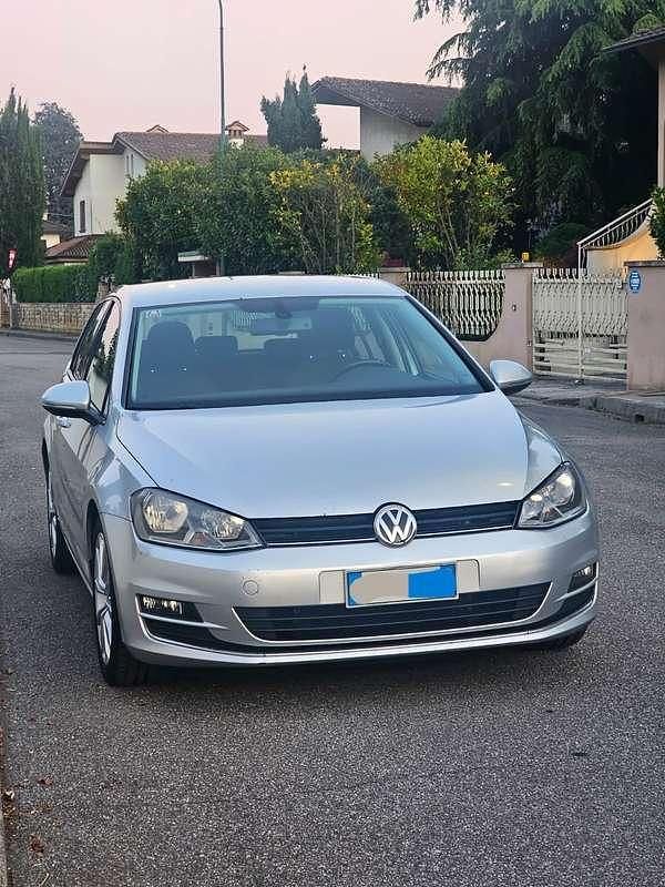 Usata VW Golf VII Highline 105 CV (77 kW) 2014 Berlina