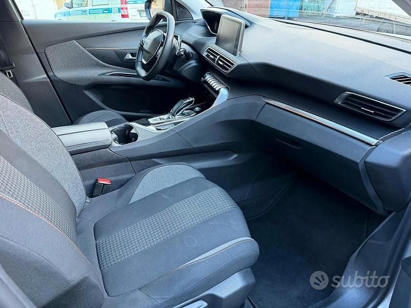 Usata Peugeot 3008 130 CV (95 kW) 2022 Grigio Station wagon