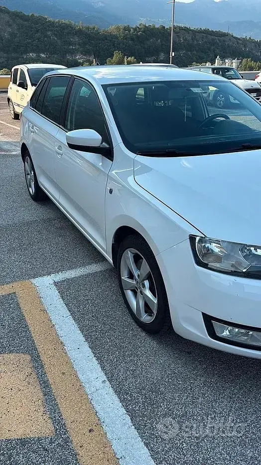 Usata Skoda Rapid Ambition 90 CV (66 kW) 2015 Bianco Utilitaria