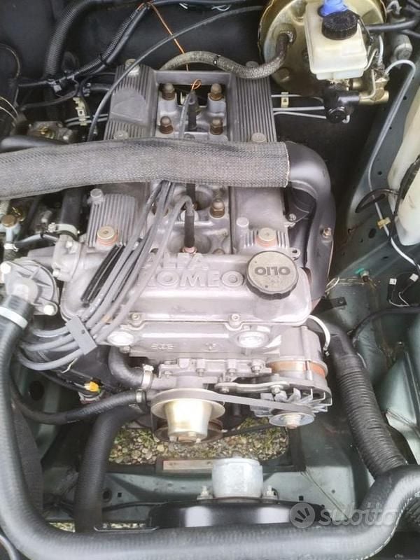 Usata Alfa Romeo 75 110 CV (80 kW) 1990 Verde Berlina