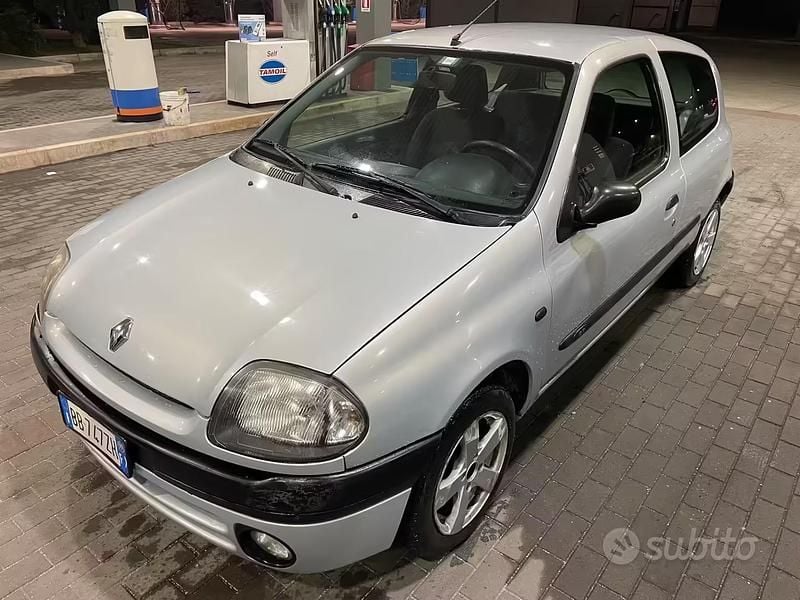 Usata Renault Clio II 58 CV (42 kW) 1999 Blu Berlina