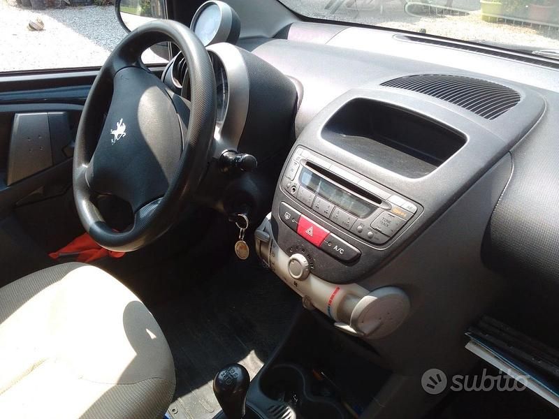 Usata 2008 Peugeot 107 Due volumi | 3300 € (Buon prezzo) - Immagine 1/4