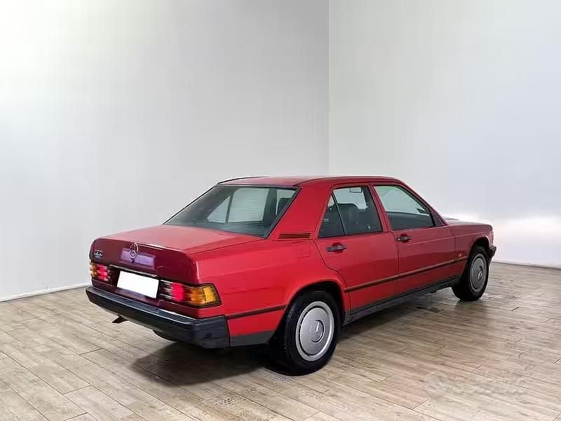 Usata Mercedes 190 122 CV (89 kW) 1986 Rosso Berlina