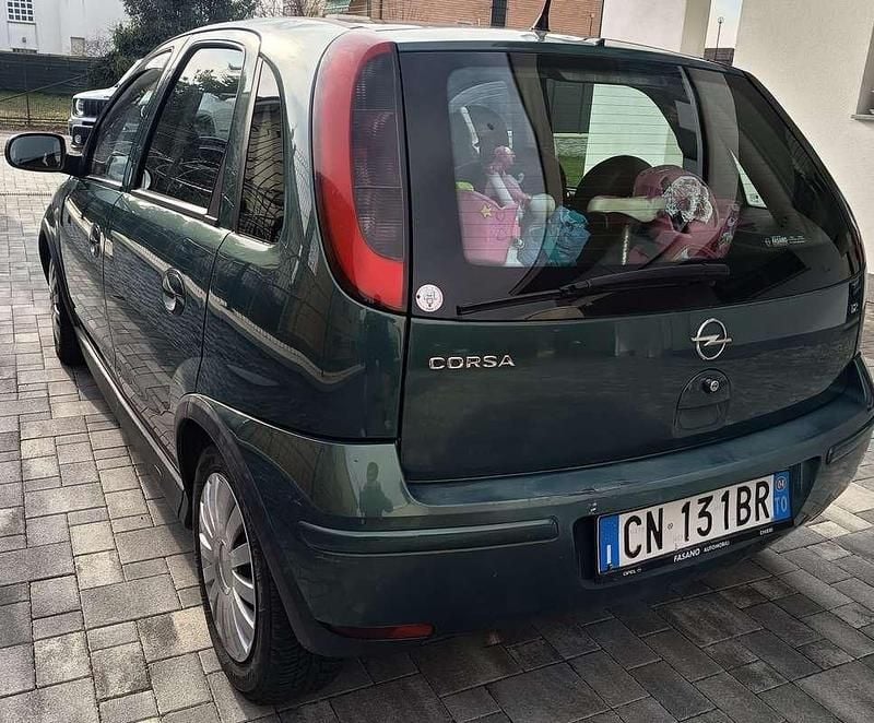 Usata Opel Corsa Club 75 CV (55 kW) 2004 Berlina