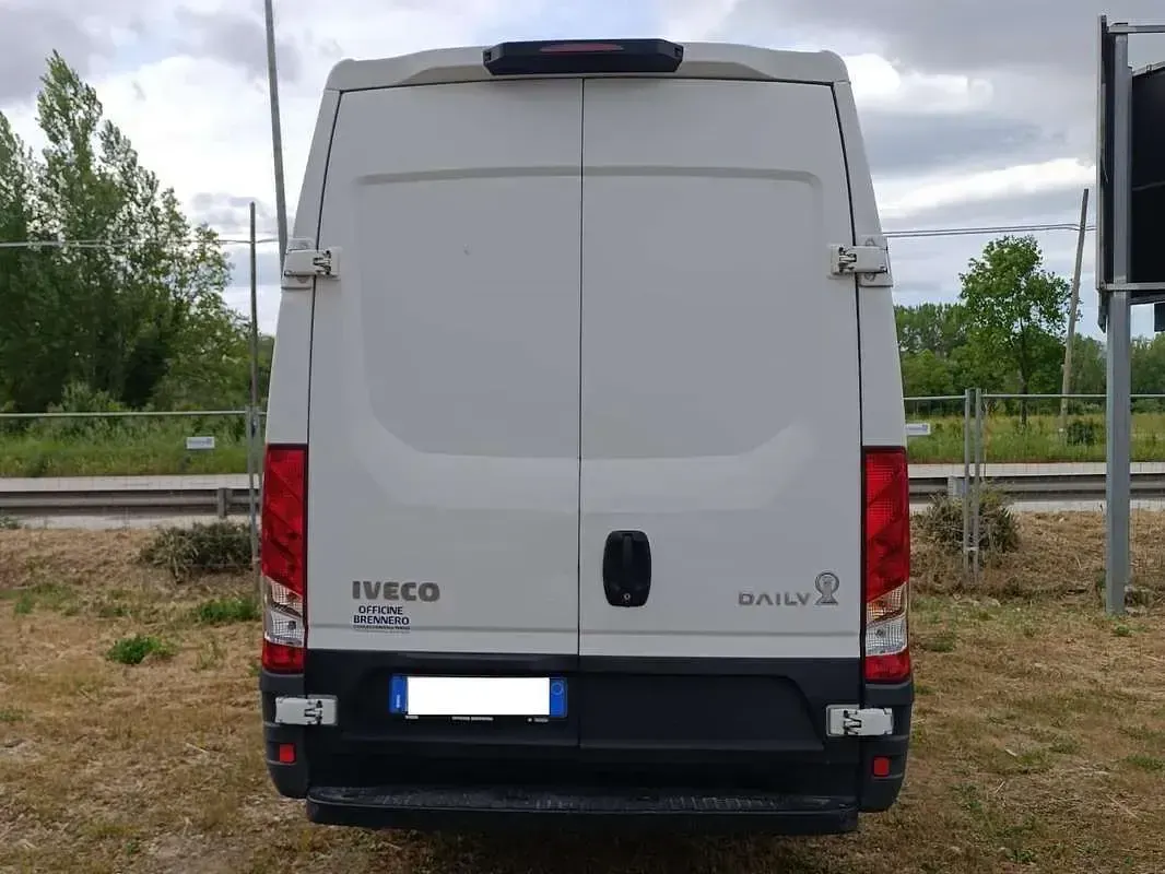 Usata Iveco Daily 145 CV (106 kW) 2015 Bianco Furgone