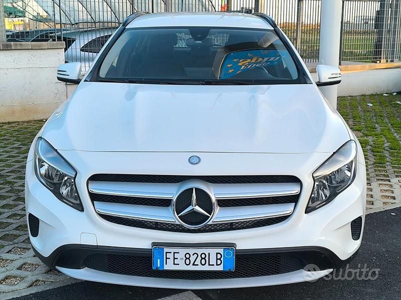 Usata Mercedes GLA180 110 CV (80 kW) 2016 Bianco SUV