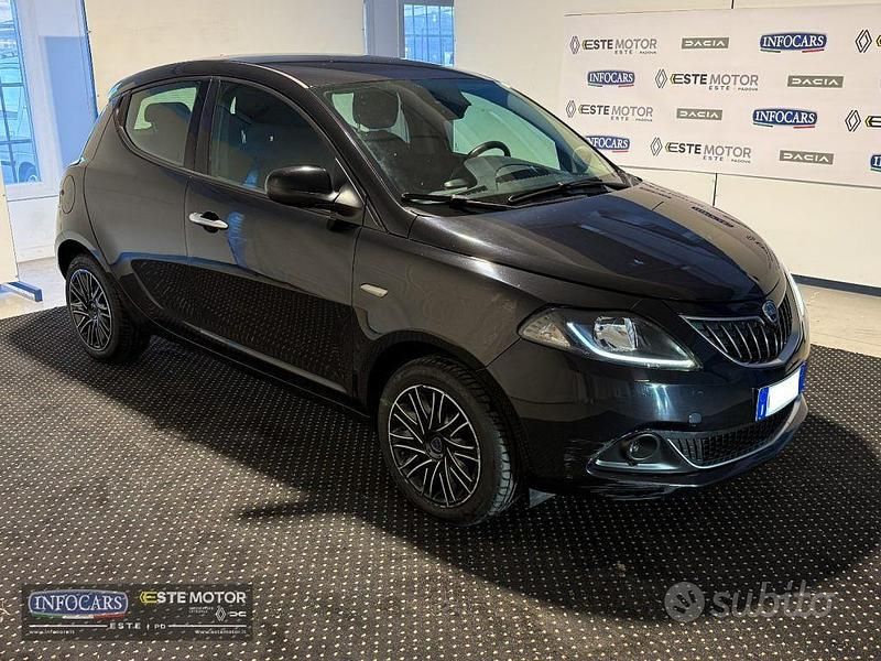 Usata Lancia Ypsilon Gold 70 CV (51 kW) 2023 Nero pastello Utilitaria