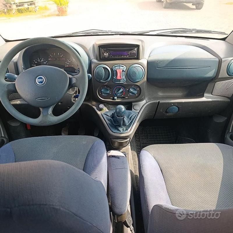 Usata Fiat Doblò 101 CV (74 kW) 2003 Grigio Monovolume