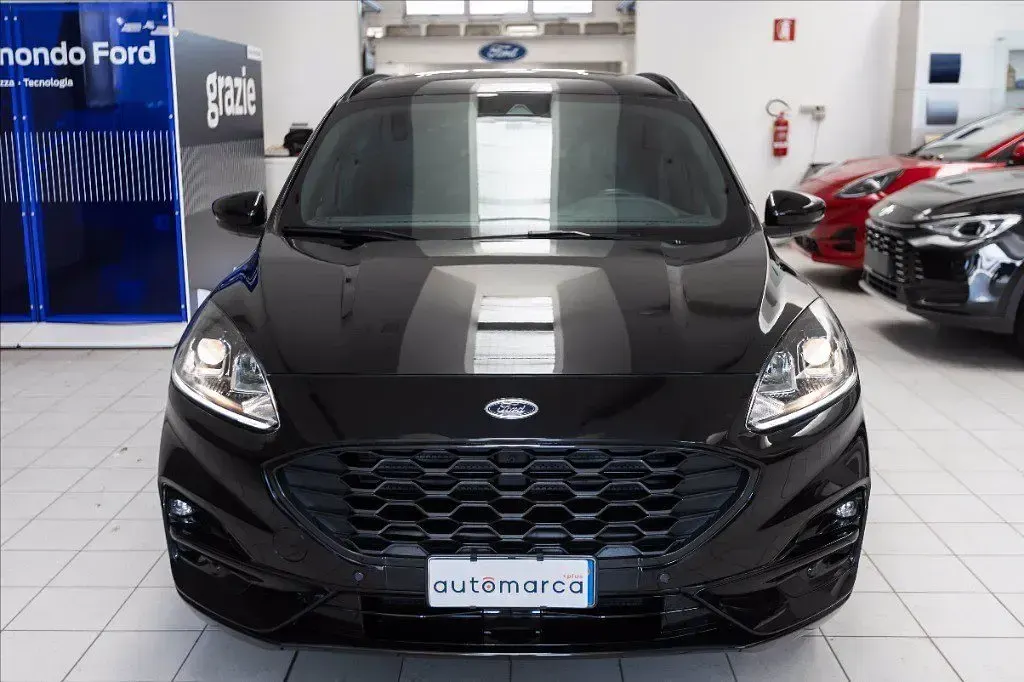 Usata Ford Kuga ST-Line 225 CV (165 kW) 2023 Agate black (metallizzato) SUV