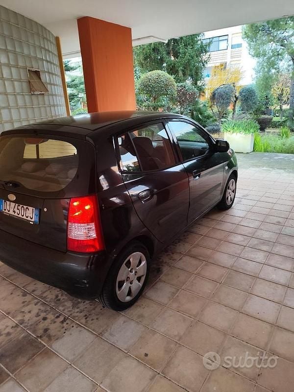 Usata Kia Picanto 61 CV (44 kW) 2007 Nero Utilitaria