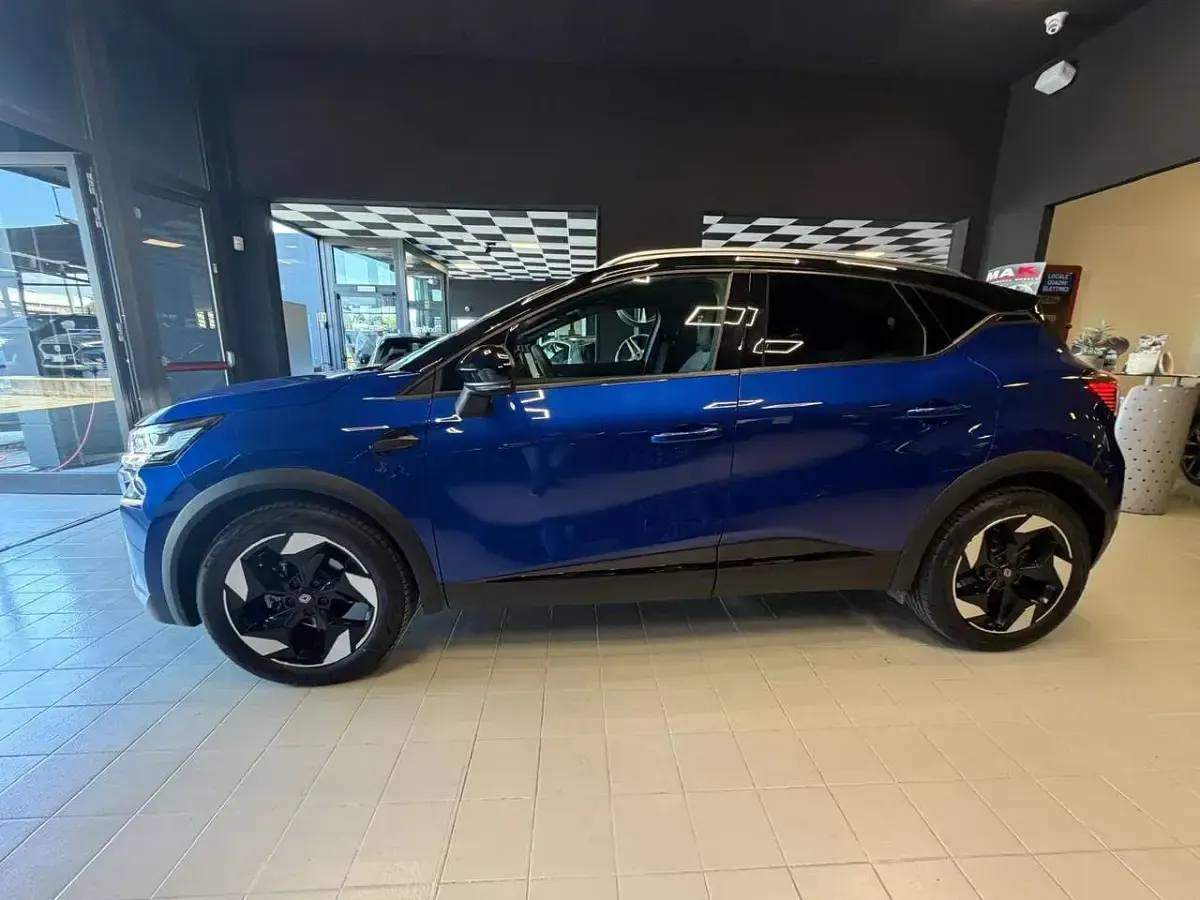Usata Renault Captur Techno 101 CV (74 kW) 2025 Blu metallizzato SUV