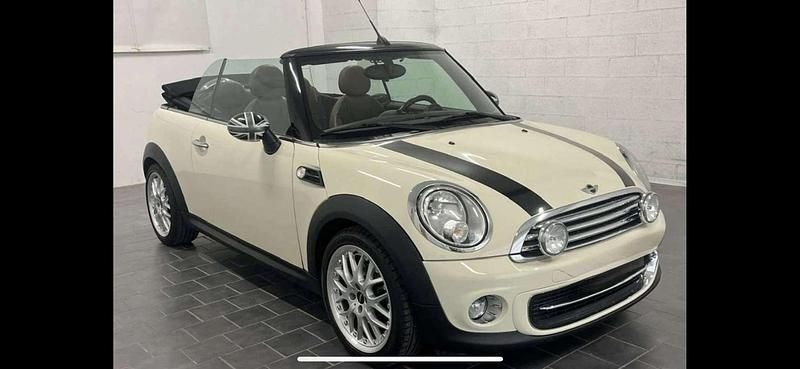 Usata Mini Cooper Cabriolet 120 CV (88 kW) 2011 Cabrio
