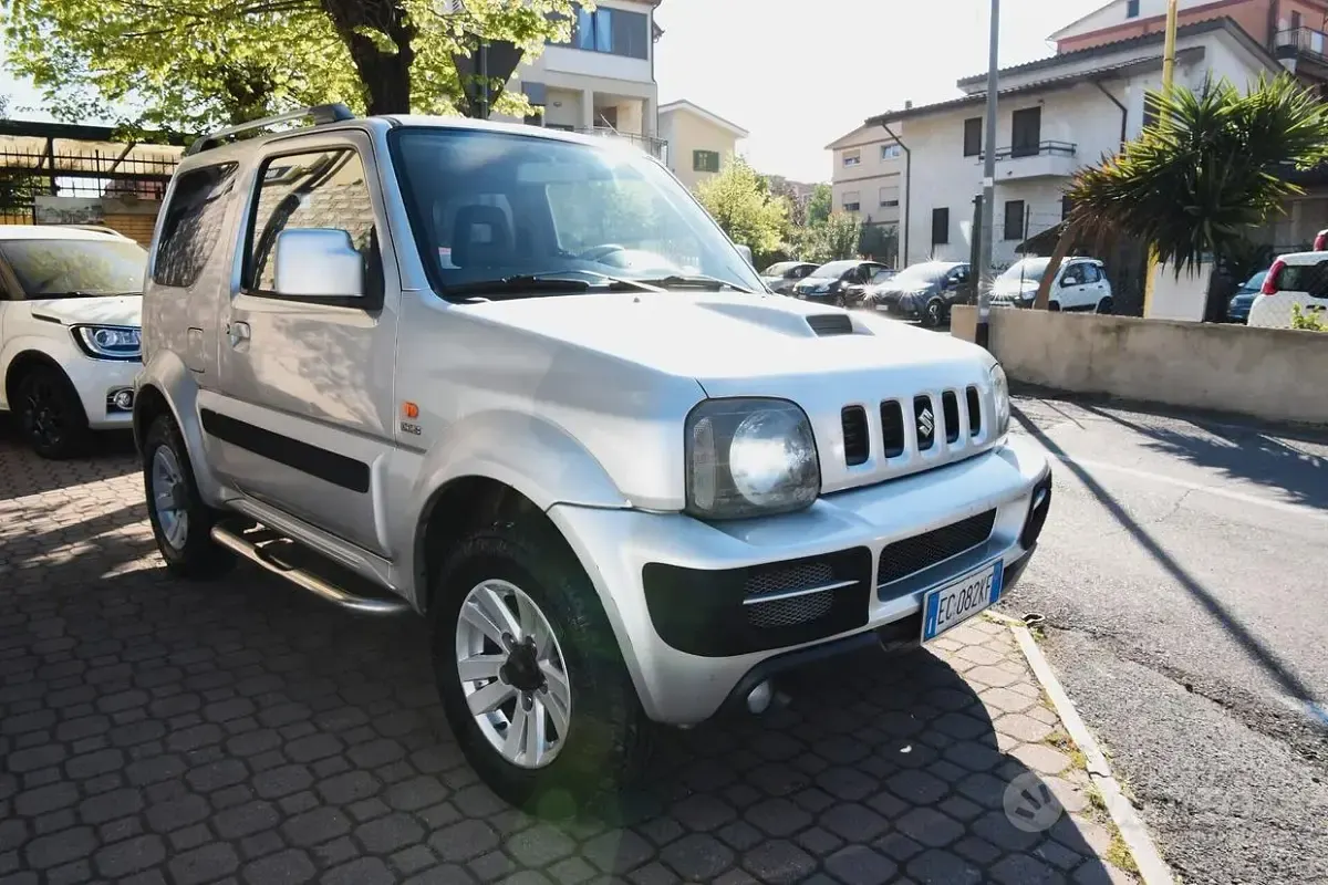Usata Suzuki Jimny 86 CV (63 kW) 2010 Grigio SUV
