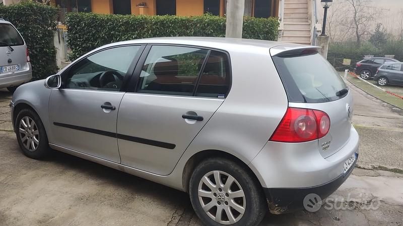 Usata VW Golf IV 105 CV (77 kW) 2005 Grigio Berlina
