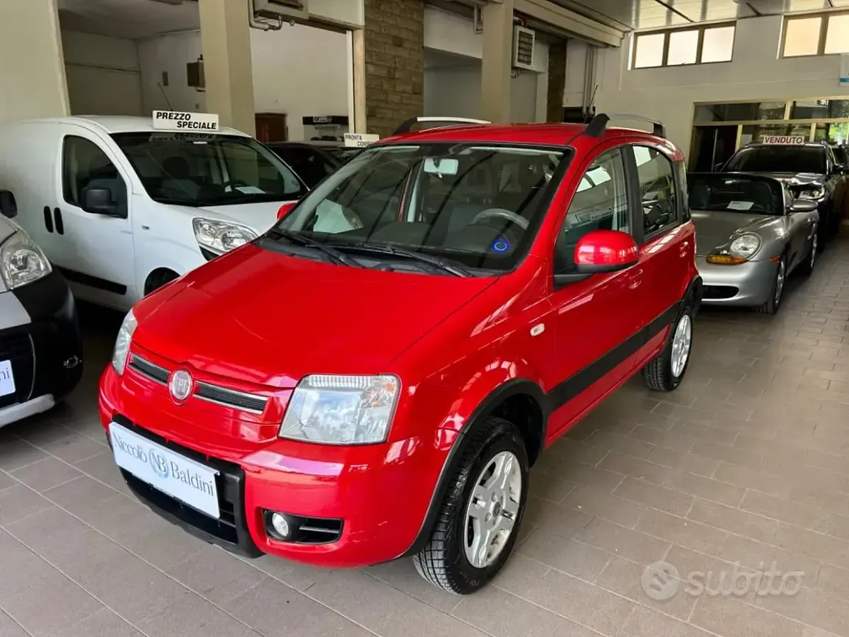 Usata Fiat Panda 4x4 Climbing 75 CV (55 kW) 2012 Rosso Utilitaria