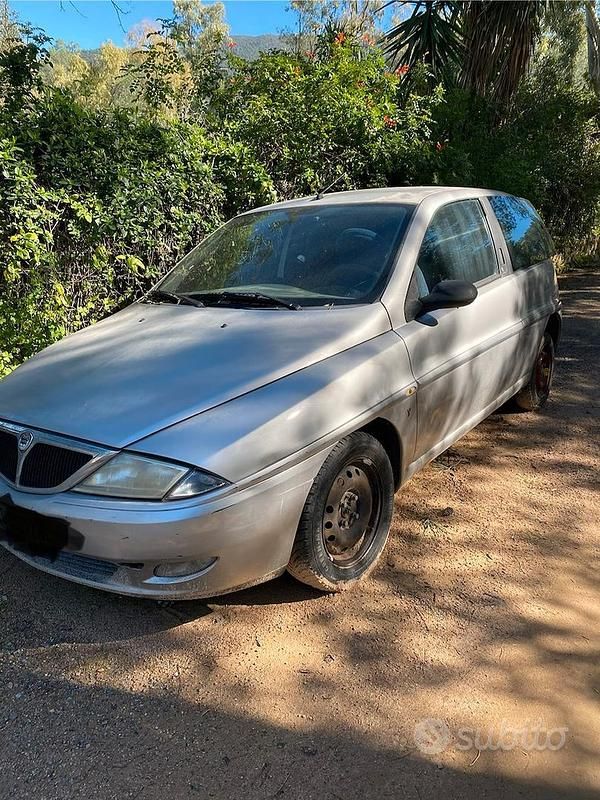 Usata Lancia Ypsilon 60 CV (44 kW) 2002 Utilitaria