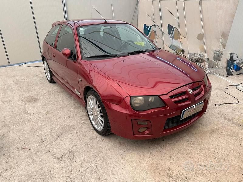 Usata MG ZR 104 CV (76 kW) 2005 Marrone Utilitaria