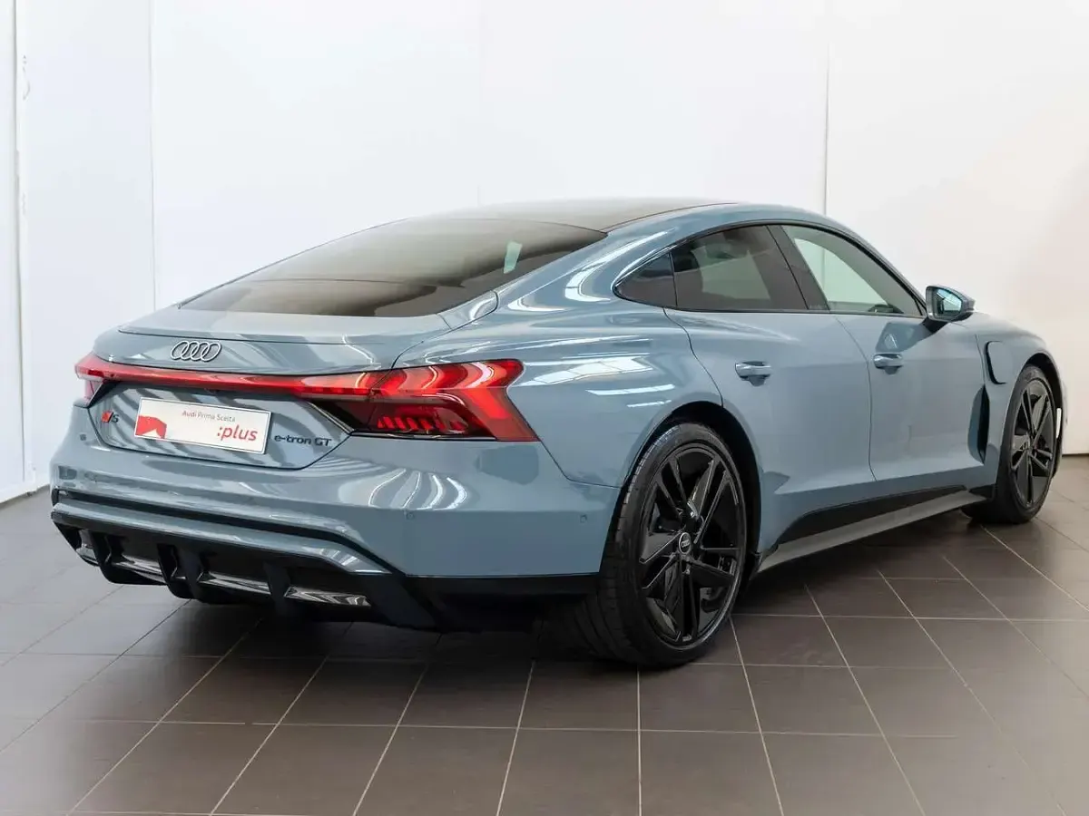 Usata Audi e-tron GT quattro Comfort 434 kW (591 CV) 2025 Grigio kemora metallizzato Berlina