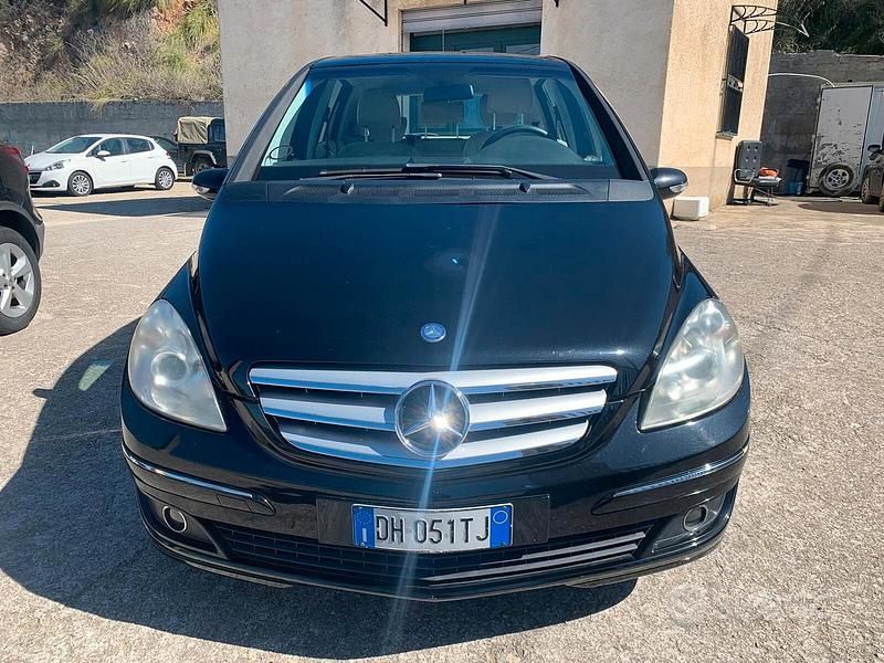 Nero Usata 2007 Mercedes B150 Monovolume | 2500 € (Buon prezzo) - Immagine 1/4