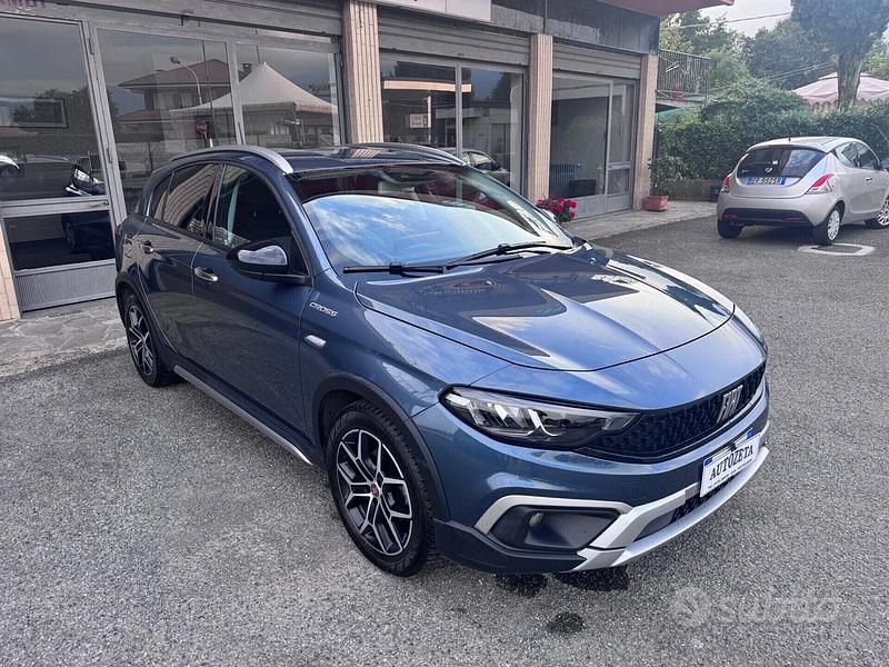 Usata Fiat Tipo Cross 101 CV (74 kW) 2022 Blu Berlina