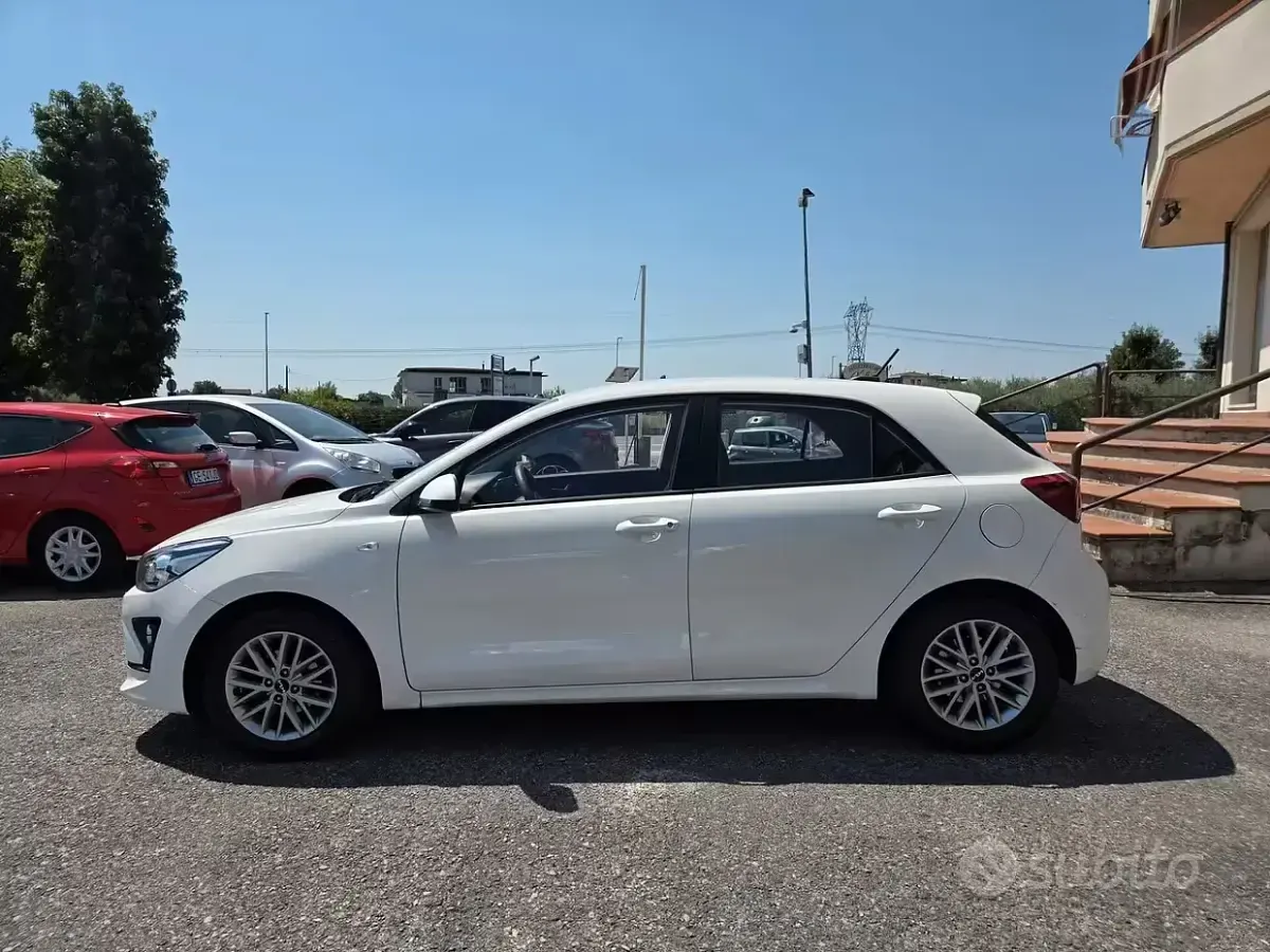Usata Kia Rio Style 82 CV (60 kW) 2023 Bianco Berlina