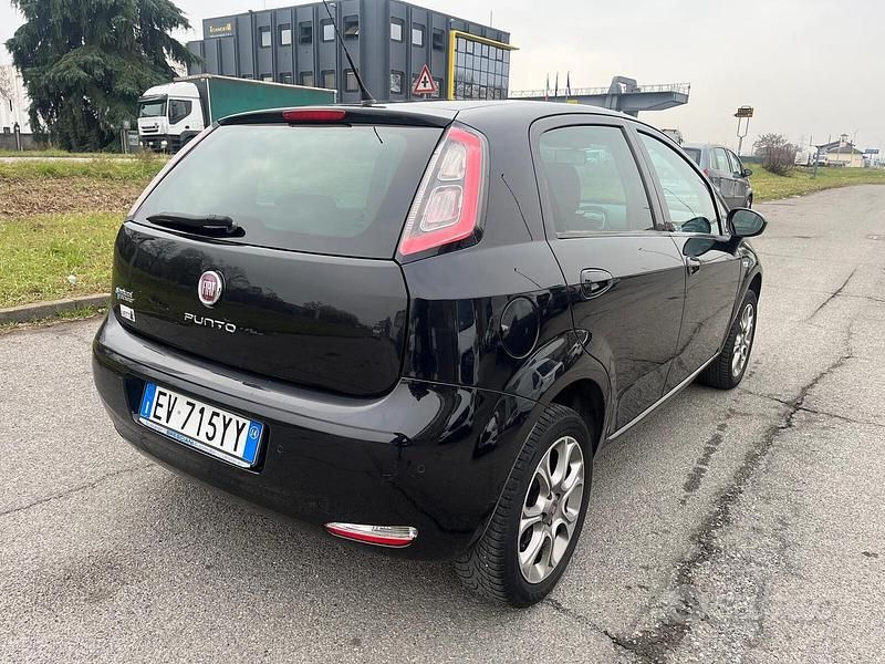 Usata Fiat Punto Lounge 77 CV (56 kW) 2014 Nero Utilitaria