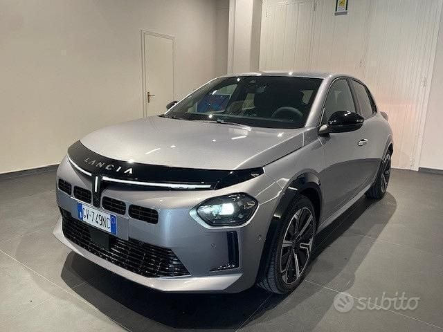 Usata Lancia Ypsilon 100 CV (73 kW) 2024 Utilitaria