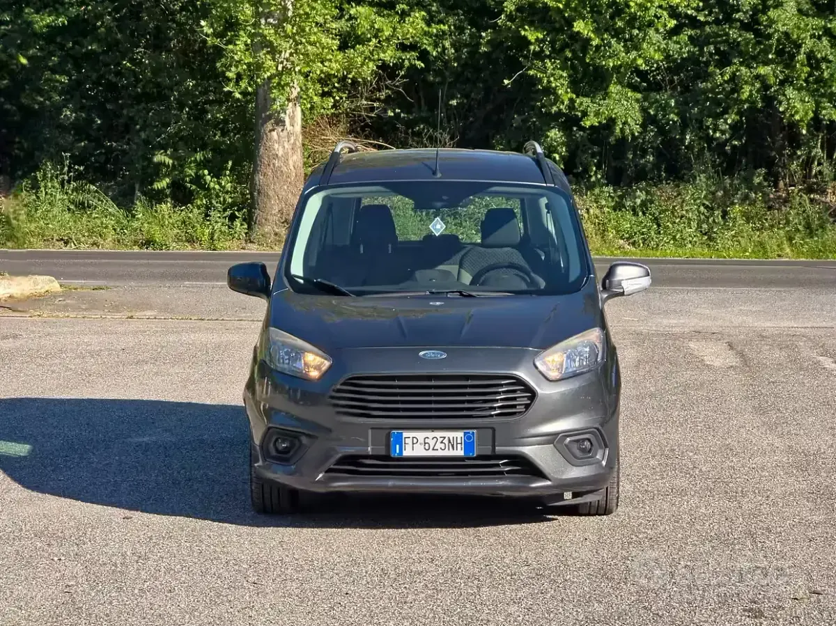 Usata Ford Tourneo Courier Sport 75 CV (55 kW) 2018 Marrone Monovolume