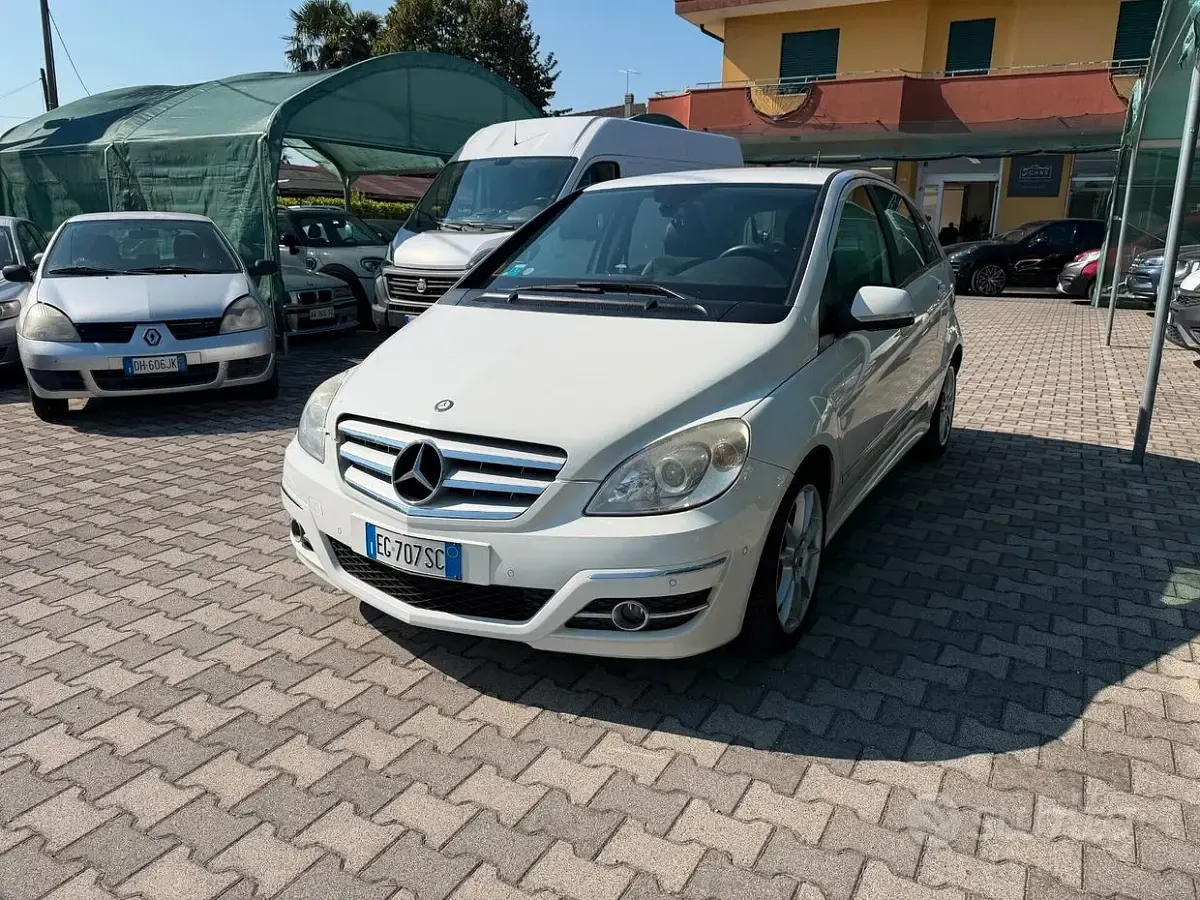 Usata Mercedes B200 Executive 140 CV (102 kW) 2011 Bianco Utilitaria