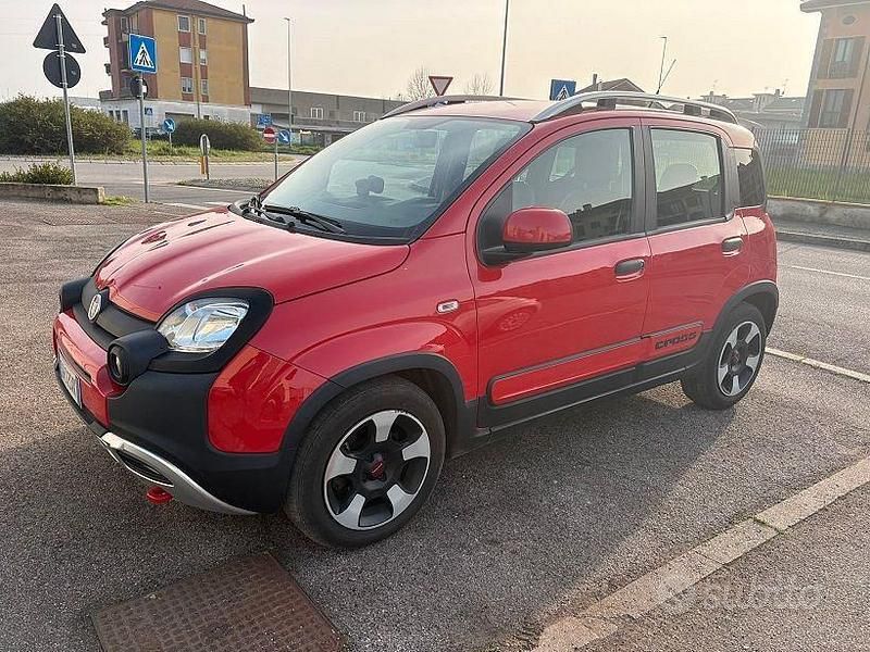 Usata Fiat Panda Cross Cross 69 CV (50 kW) 2019 Rosso Utilitaria