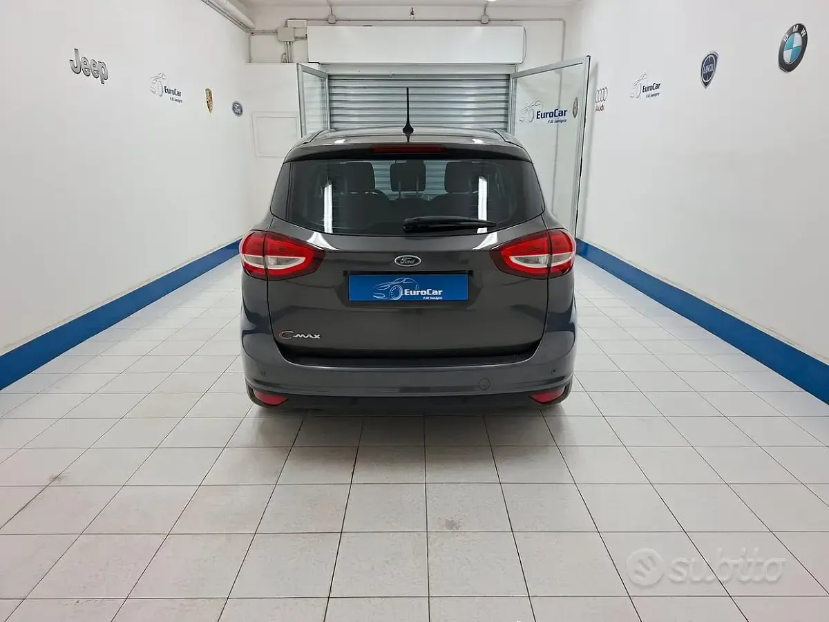 Begagnad Ford C-MAX Titanium 120 HK (88 kW) 2018 Grå Minibuss