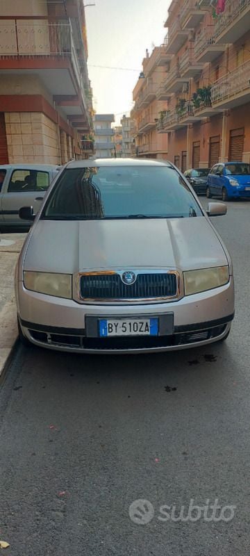 Grigio Usata 2002 Skoda Fabia Classic Due volumi | 1000 € (Super prezzo) - Immagine 1/4