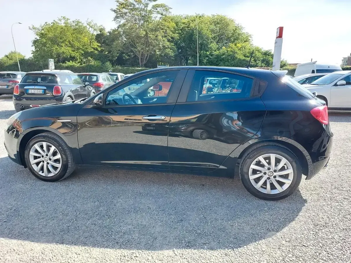 Usata Alfa Romeo Giulietta Super 120 CV (88 kW) 2017 Nero Utilitaria