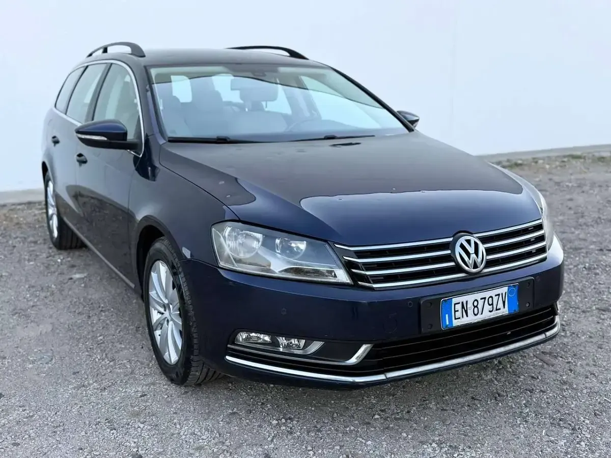 Usata VW Passat Comfortline 105 CV (77 kW) 2012 Blu/azzurro Station wagon