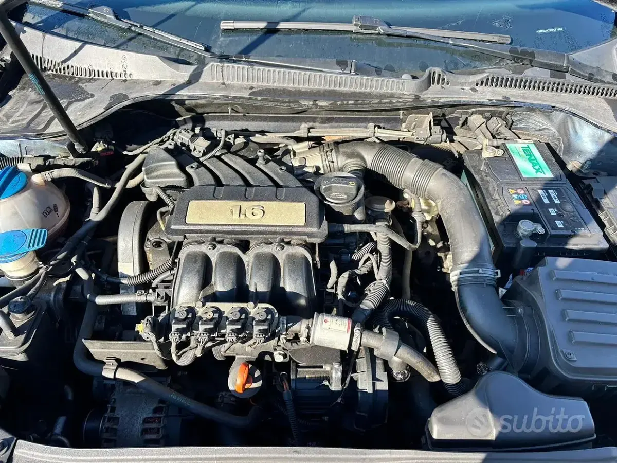 Usata VW Golf VI 102 CV (75 kW) 2009 Berlina