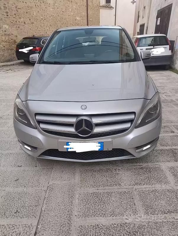 Usata Mercedes B180 Executive 2013 Grigio Monovolume