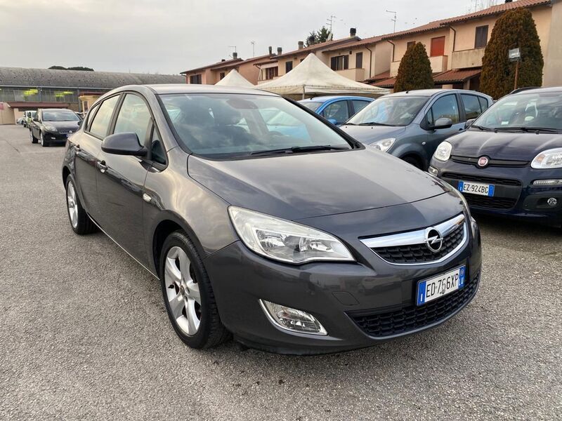 Usato 2010 Opel Astra 1.6 Benzin 116 CV (5.900 €)