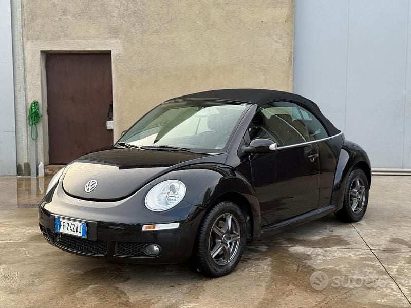 Usata VW Beetle 102 CV (75 kW) 2010 Nero Cabrio