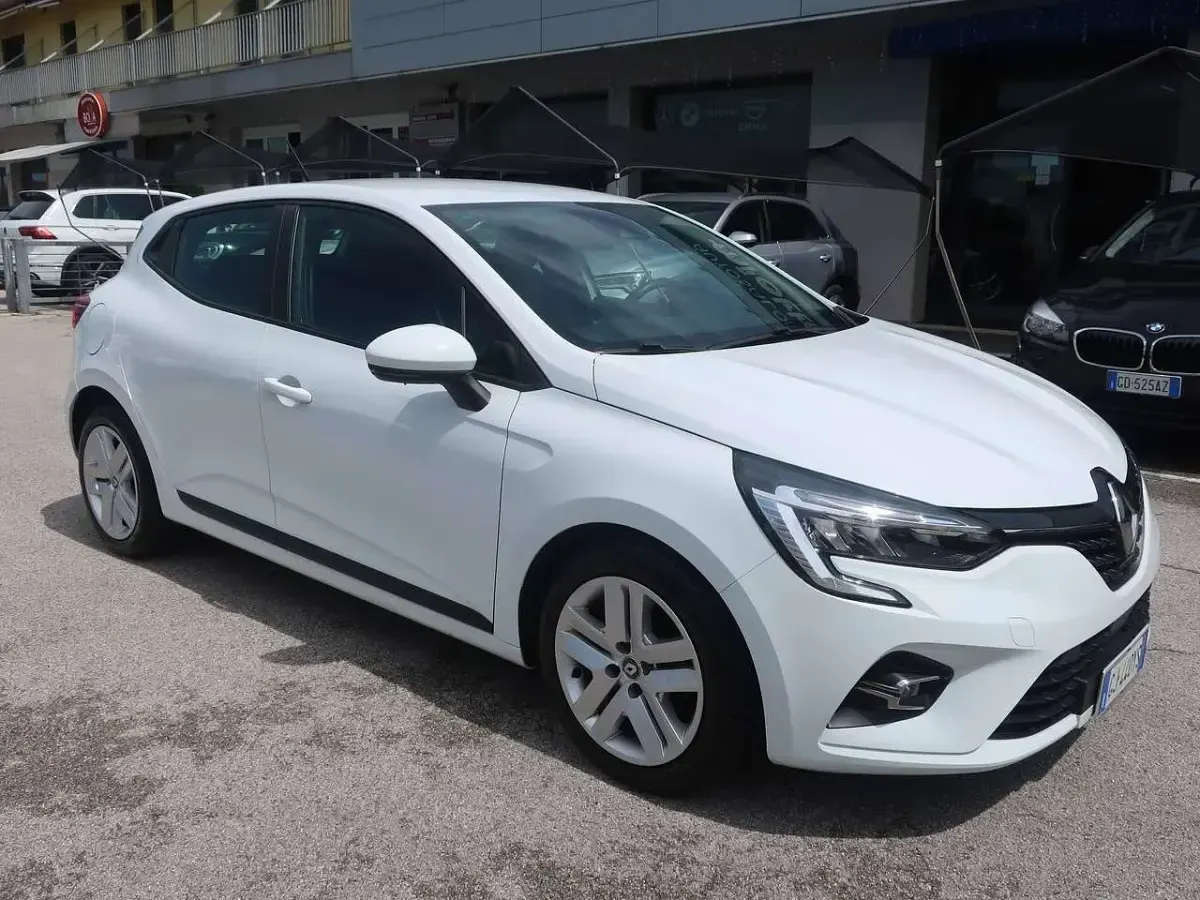Usata Renault Clio V Business 91 CV (66 kW) 2022 Bianco pastello Berlina