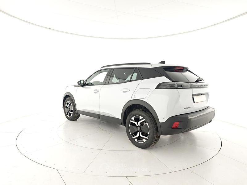Usata Peugeot 2008 Allure 101 CV (74 kW) 2025 Bianco SUV
