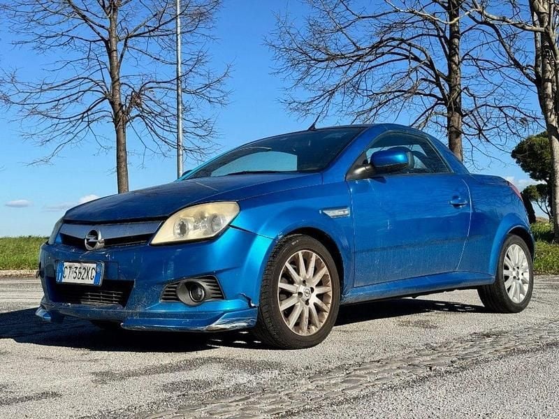 Usata Opel Tigra Sport 69 CV (50 kW) 2005 Blu Cabrio